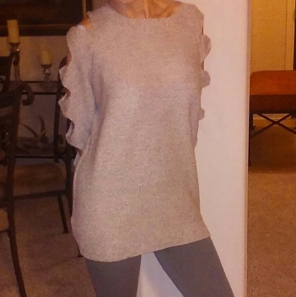 Azz Trading Sweater Size Large Beige Jewel Neck Cold Shoulder Ladder Sleeve Lght - Picture 2 of 2